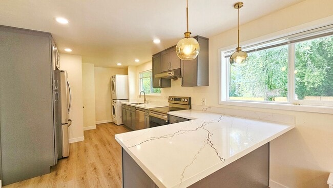 Building Photo - 3 Bed 1.25 Bath Single Family Home in Renton