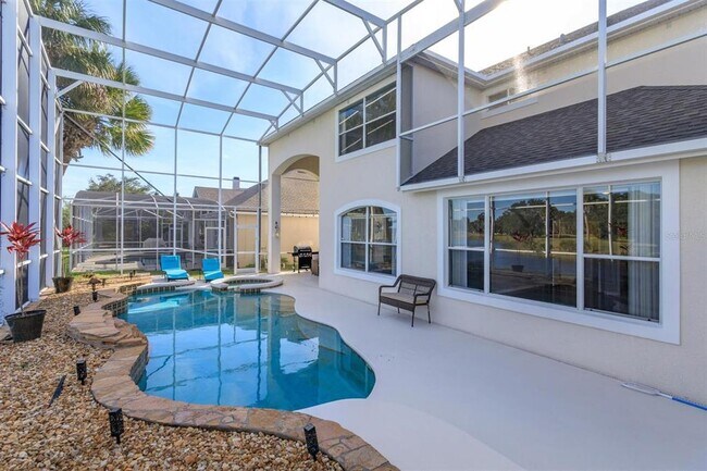 Building Photo - 1703 Golfview Dr