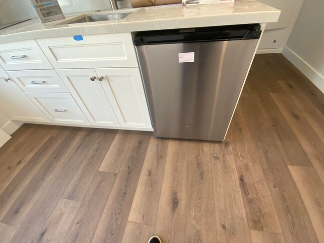 Building Photo - Adorable fully remodeled home on Ruhland with large yard