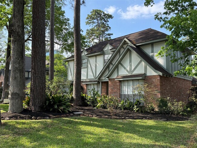 Building Photo - 1931 Pine River Dr