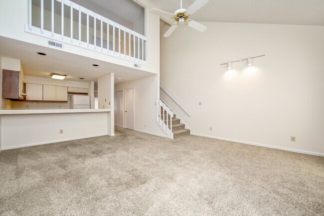 Building Photo - COMING SOON! Cozy 2bd/2ba Townhome Nest in Watersedge