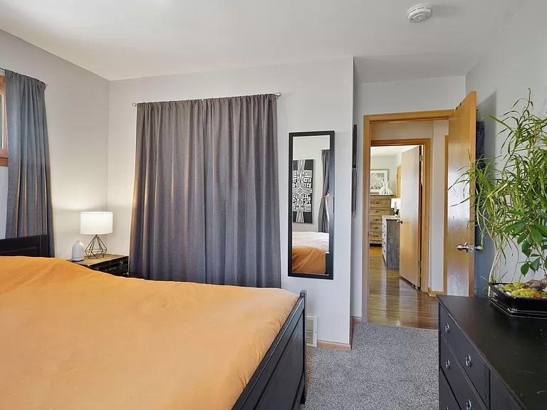 Building Photo - 5536 S 28th Ave