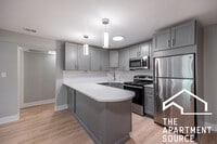 Building Photo - 1220 N La Salle Dr