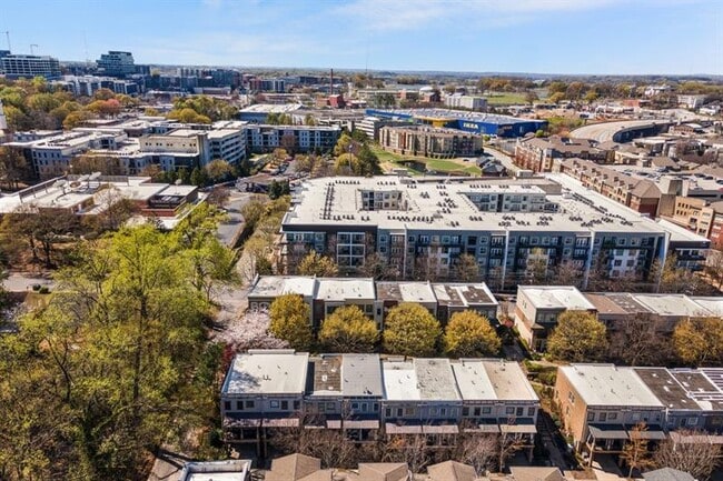 Building Photo - 395 Laurent St NW