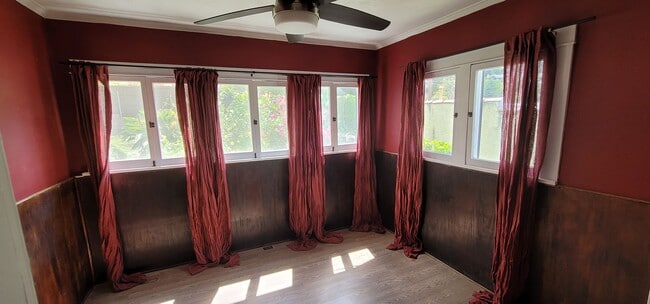 Building Photo - Glendale Awaits You