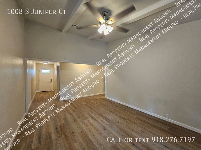 Building Photo - 1008 S Juniper Ct