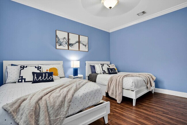 Building Photo - 1705 NE 11th St