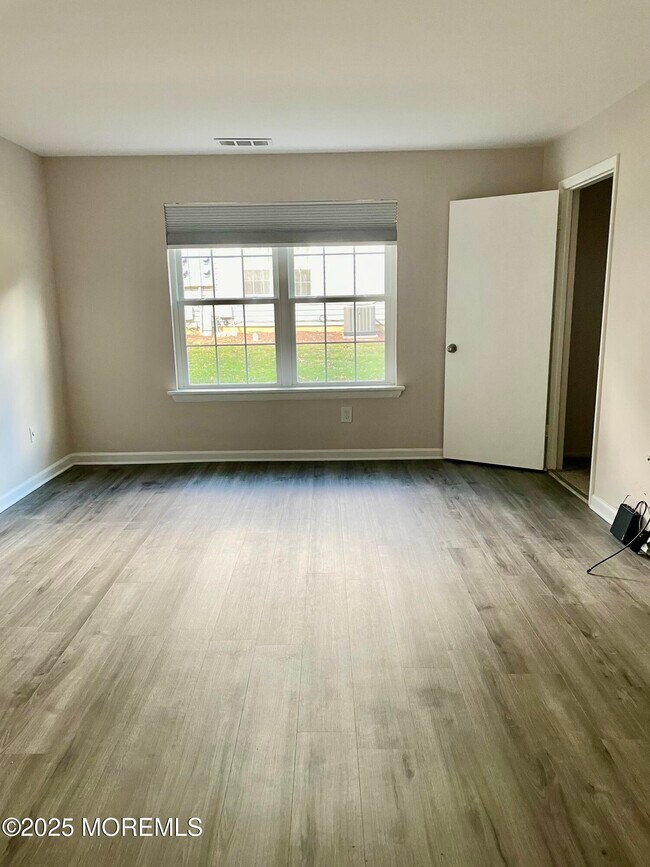 Building Photo - 716 Zlotkin Cir