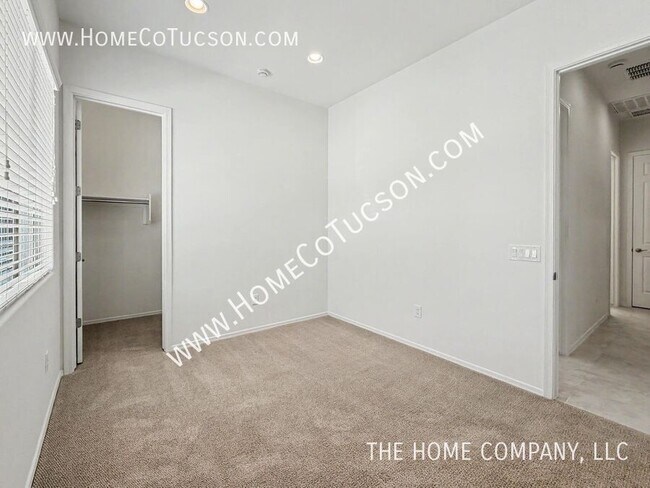 Building Photo - 38628 S Running Roses Ln