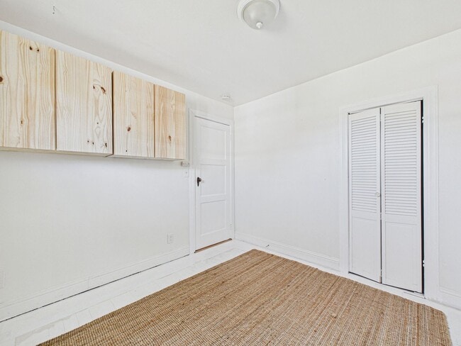 Building Photo - 2 bed 1 bath - Beautiful Outdoor Living