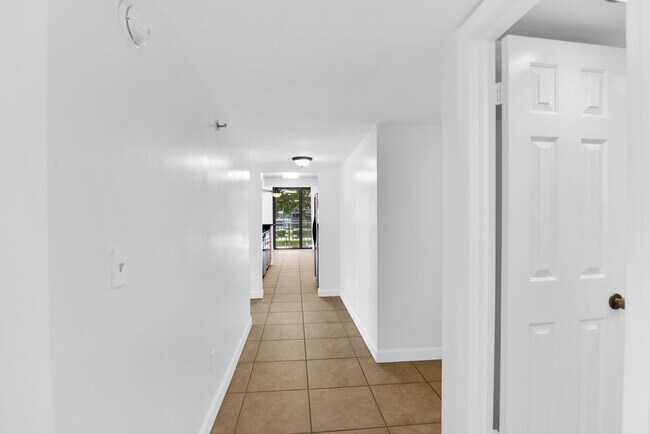 Building Photo - 859 Jeffery St