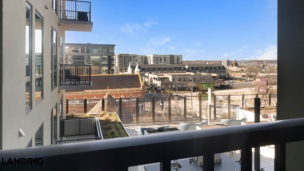 Building Photo - 1007 S Mint St