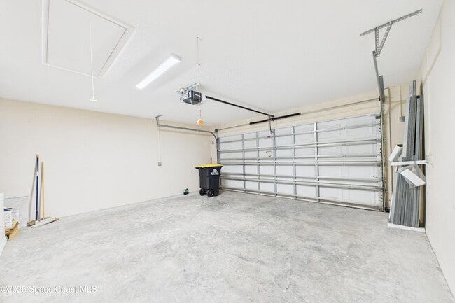 Building Photo - 1936 Gloria Cir