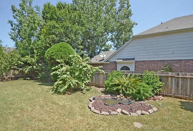 Building Photo - 523 Crestridge Dr