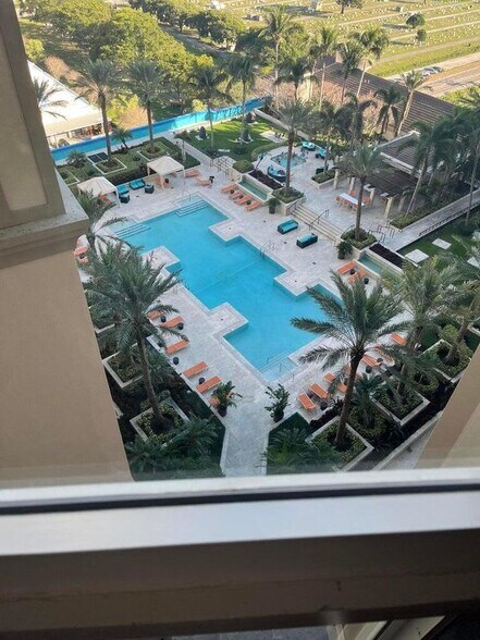 Building Photo - 550 Okeechobee Blvd