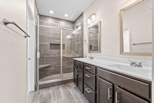 Building Photo - Pet Friendly Three Bedroom with Bonus!