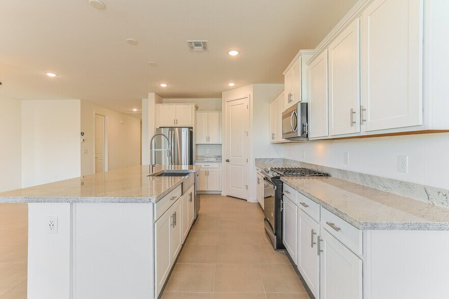 Building Photo - 35792 N Bloom St