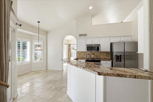 Building Photo - 2207 E Tahitian Way