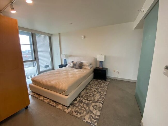 Building Photo - $3,000 | 1 Bedroom, 2 Bathroom Luxury Cond...