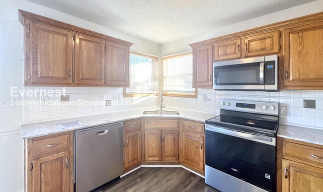 Building Photo - 1403 Rolling Dr