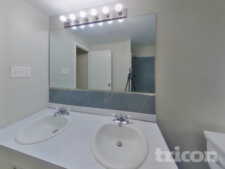 Building Photo - 586 Saratoga Rd