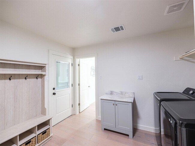 Building Photo - 11224 Pickard Ln