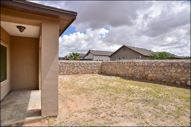 Building Photo - 3744 Loma Adriana