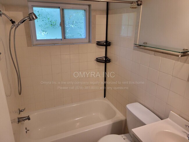 Building Photo - Charming 2 Bedroom Duplex Unit in Decatur!
