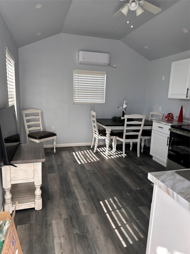 Building Photo - 3306 E County Rd 172