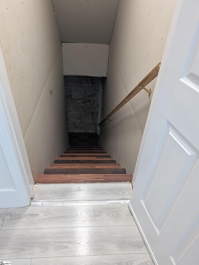 Building Photo - 154 S Lake Emory Dr