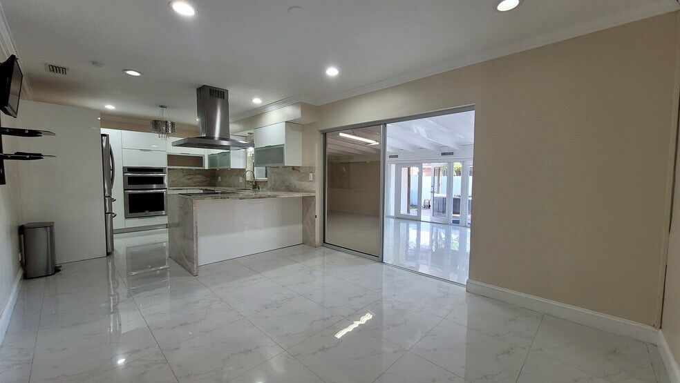 Building Photo - 1705 SW 102nd Ct