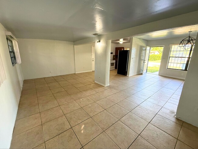 Building Photo - 20520 NW 24th Ct