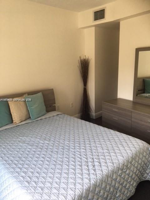 Building Photo - 1528 Brickell Ave