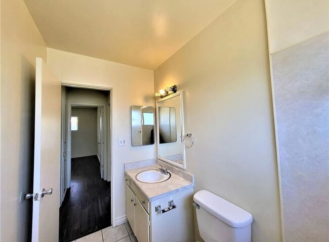 Building Photo - LB1702 (lease only)