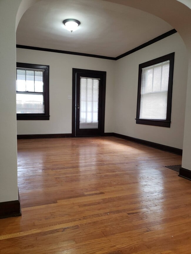 Building Photo - 5326 N College Ave