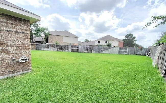 Building Photo - 25047 Lenora Dr