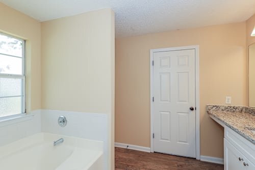 Building Photo - 2992 Knoll View Pl