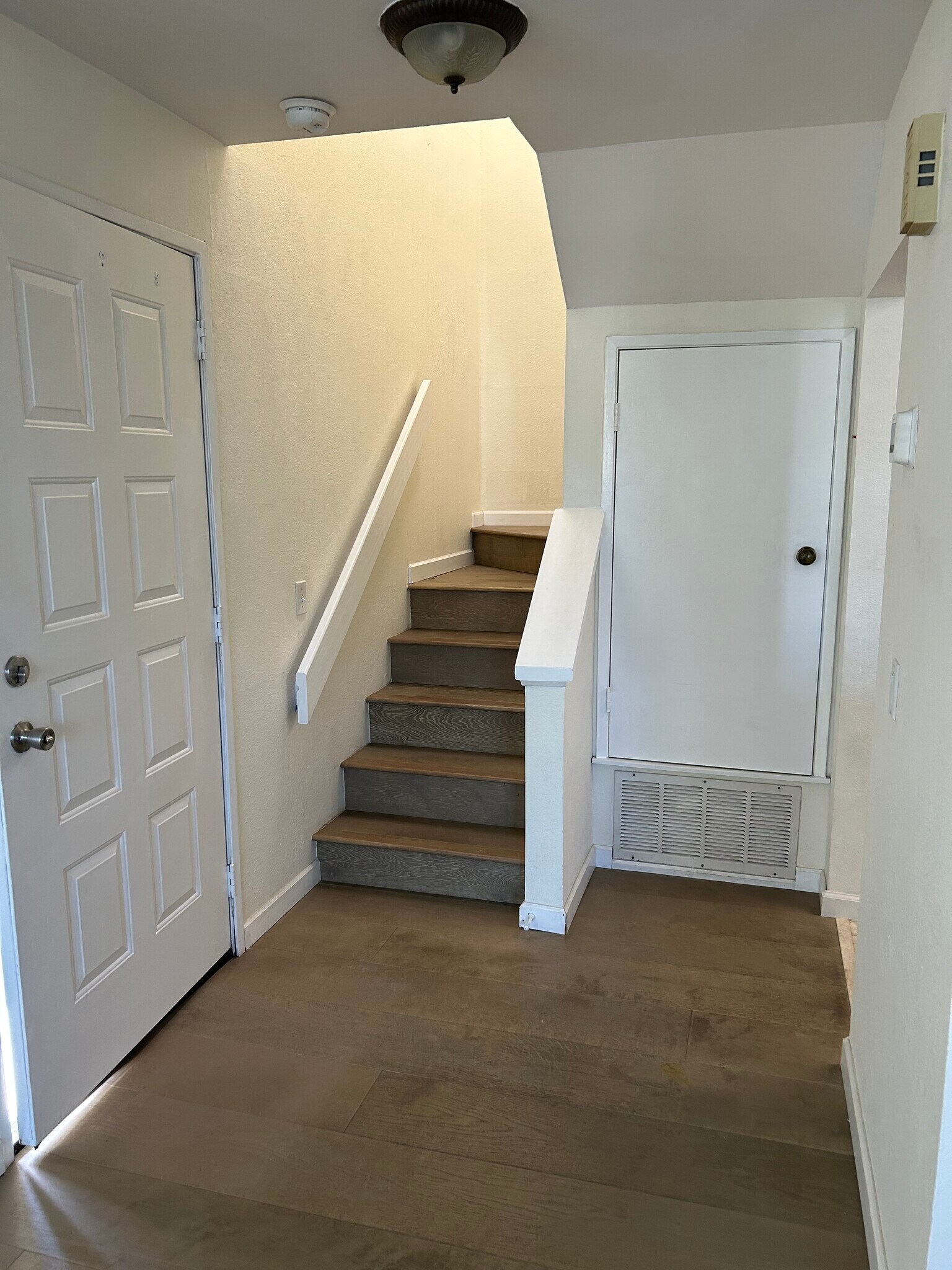 Building Photo - 2210 River Run Dr