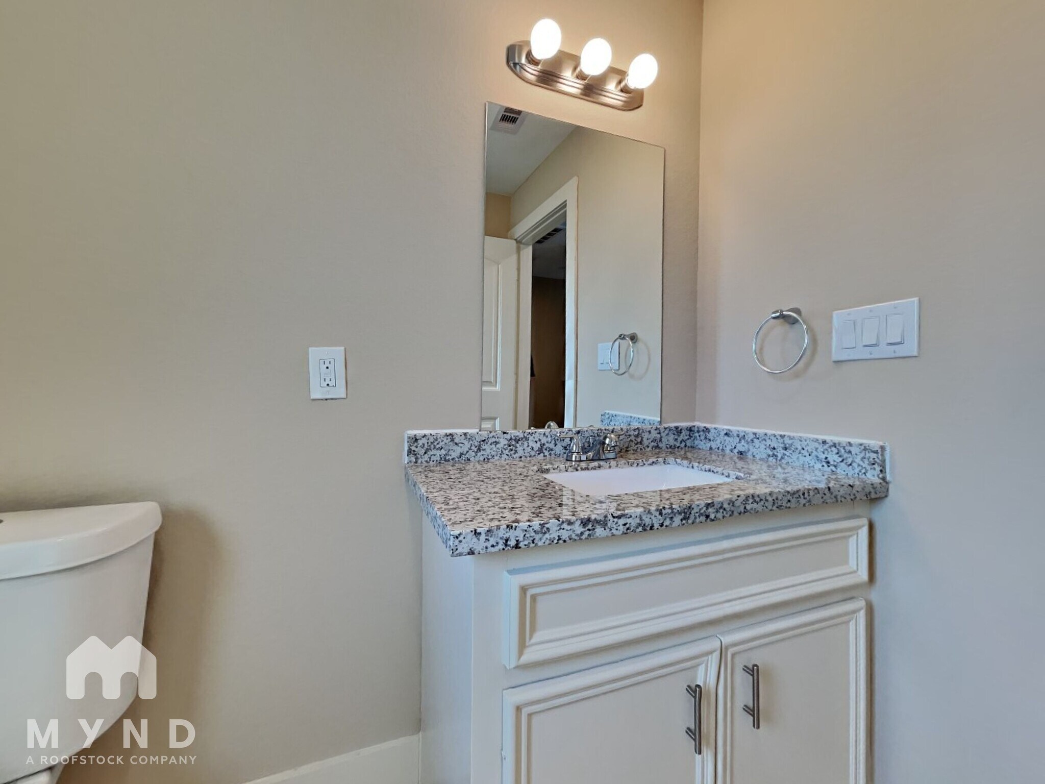 Building Photo - 5003 Higgins St