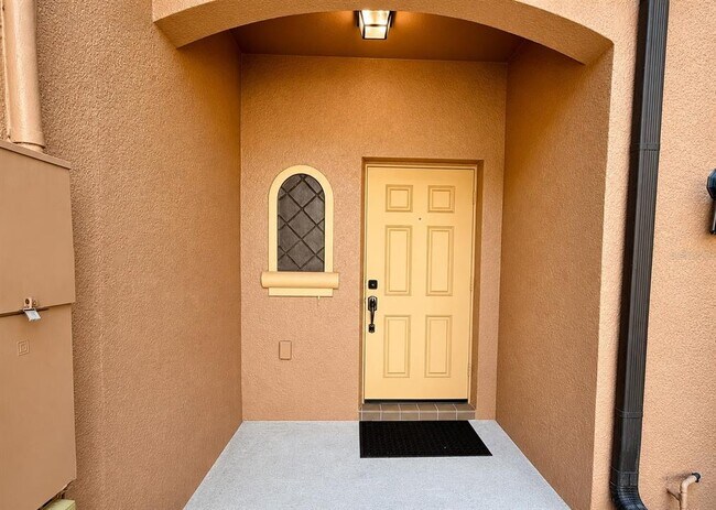 Building Photo - 1720 Retreat View Cir