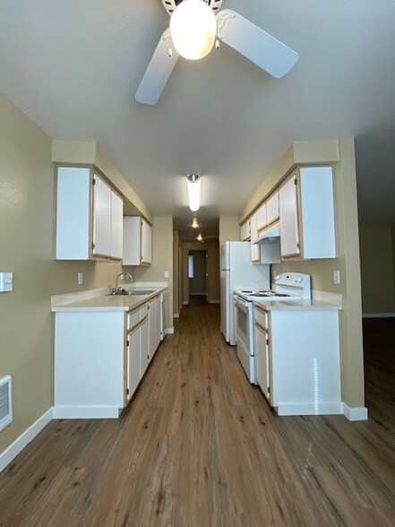 2 bedroom/1 bath 858sq ft - Cascade View Apartments