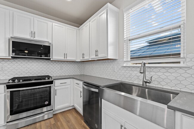 Building Photo - **Beautiful Wendell Falls Home 3/2.5 with Office, Loft & Fenced in Yard**