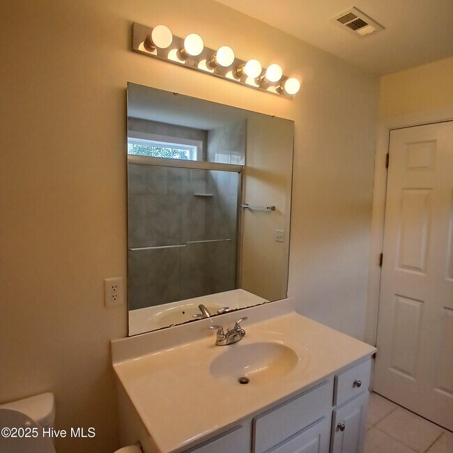 Building Photo - 4999 Glen Cove Dr SE