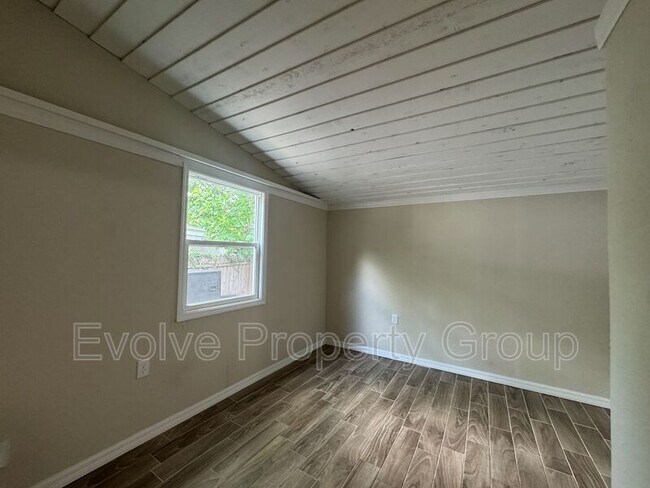 Building Photo - 1921 Summerlin Ave