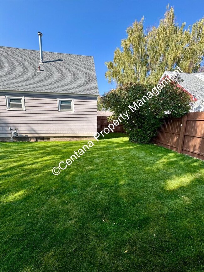 Building Photo - $500 off first months rent on 3 bed 2 bath...