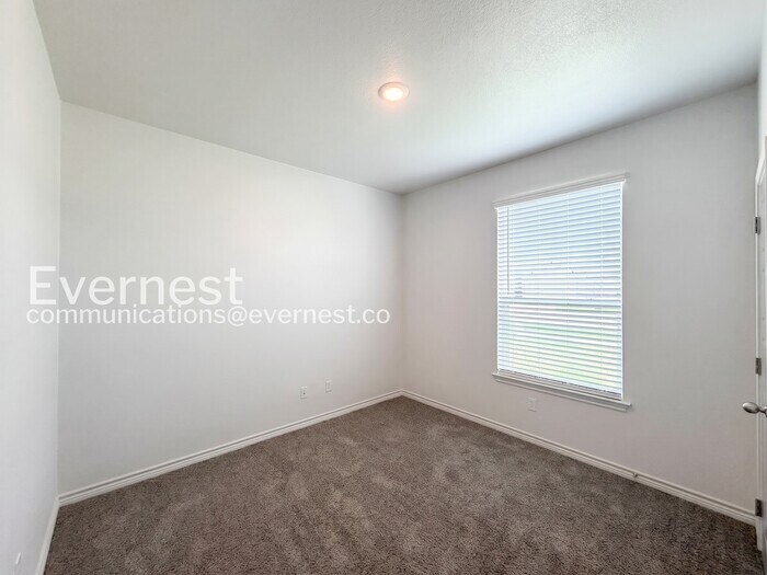 Building Photo - 8511 Glade Dr
