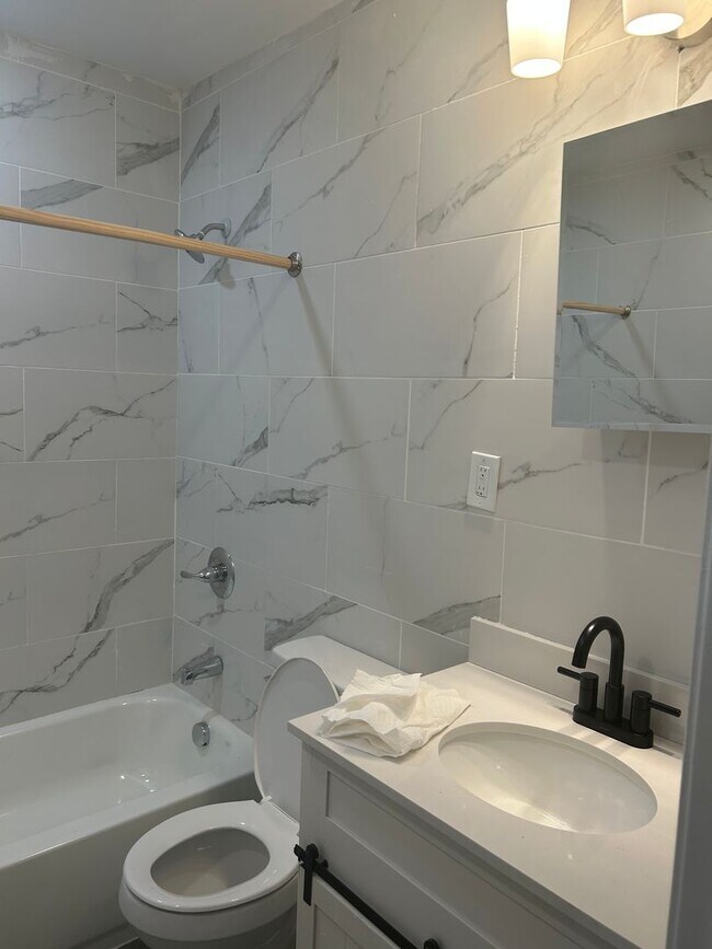 Building Photo - Beautiful  3Br 2Bat house for rent