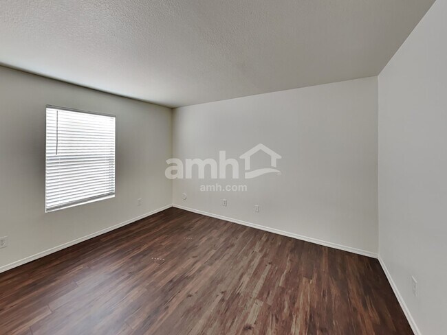 Building Photo - 1212 E Renegade Trl