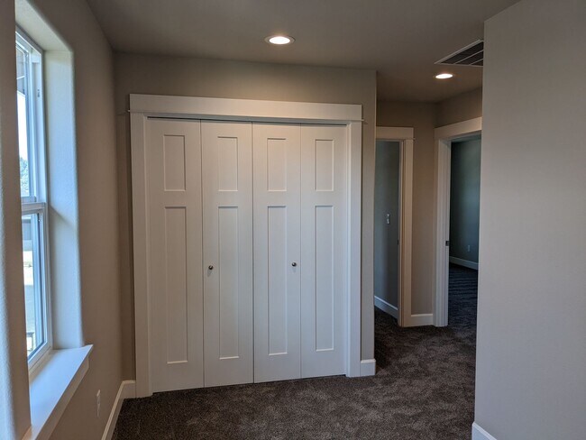 Building Photo - 20465 Aberdeen Dr