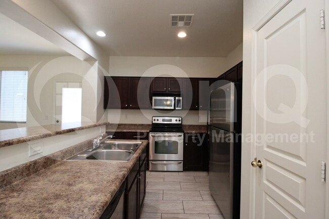 Building Photo - 3834 E Santa Fe Ln